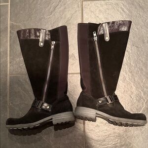 Elegant Black Leather and Suede Boots with Zipper